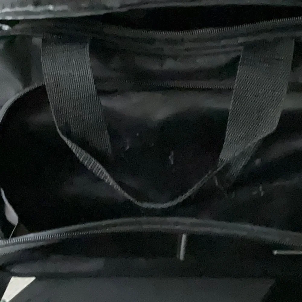 ESSENTIALS TRAVEL BAG - Picture 2 of 4